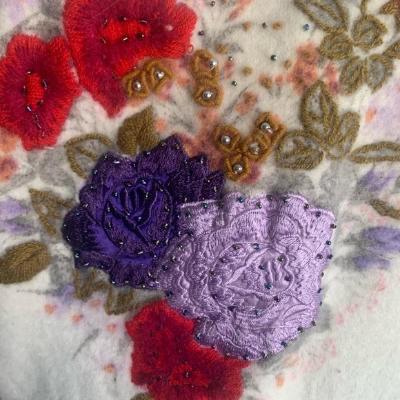 CP Collection vintage women’s floral embroidered cream angora sweater Medium - Picture 4 of 7